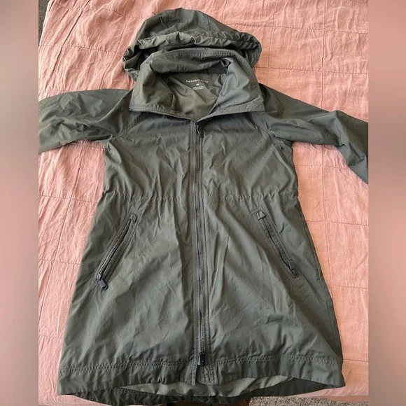 ARITZIA Babaton ジャケット Aritzia The Group of Babaton Black Billie Rain Jacket Sz M